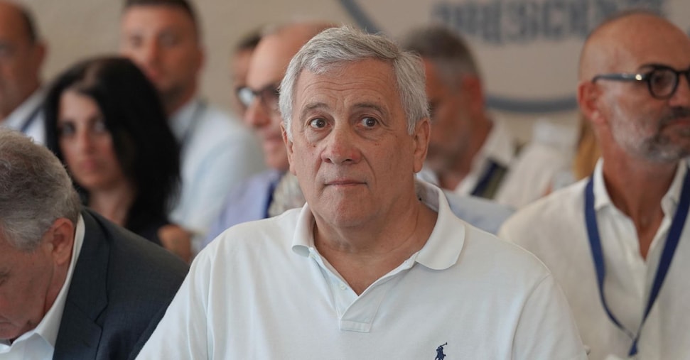 Tajani frena Salvini: basta con le minacce fiscali alle banche!
