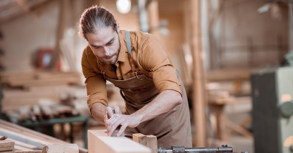 Artigiani e commercianti: fino al 9 luglio, un duro lavoro per il fisco, con la metà dei guadagni già destinati alle tasse!
