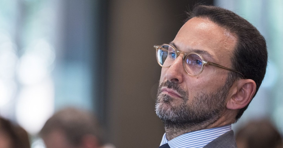 Consob, Federico Freni si ritira dalla lotta per la presidenza: colpo di scena nel panorama politico!
