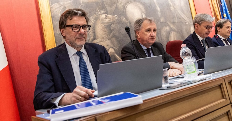 Giorgetti: «Controlli sul Superbonus, mi aspetto nuove stime a settembre. Possibile attivazione della clausola nazionale!»
