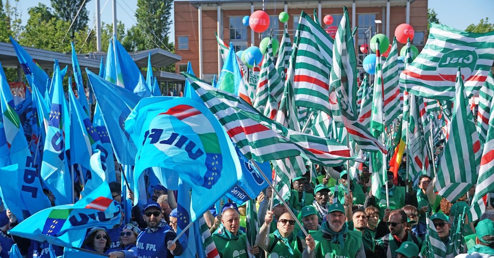 Meloni: Fondi pubblici solo a chi tutela i lavoratori. Landini: È solo propaganda, i salari non aumentano!
