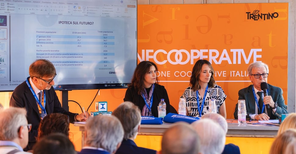 Pensioni in crisi: assegni dimezzati per i futuri pensionati del 2060!
