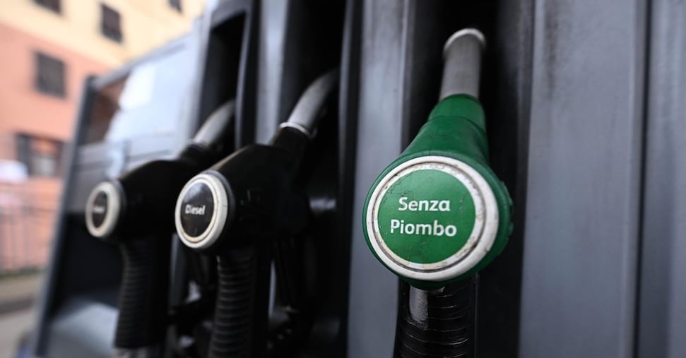 Prezzi della benzina alle stelle: in arrivo l'app per scoprire le pompe più economiche!
