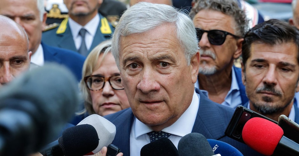 Tajani avverte: "Il governo non interferisca nel risiko bancario, il mercato è sovrano!" E sulle tasse sugli extraprofitti: "Sono assolutamente contrario!
