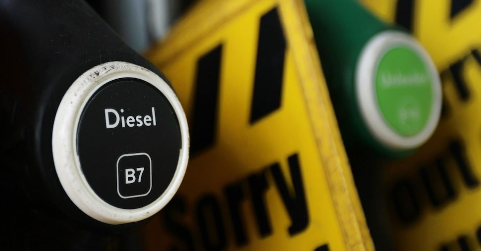 Giorgetti lancia il decreto sulle accise mobili: risparmi sul gasolio fino al 26 agosto!
